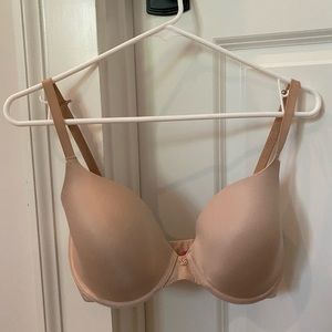 Betsey Johnson nude bra size 32 DDD